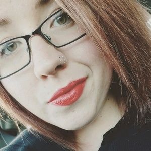 Meet your Posher, Adrianne